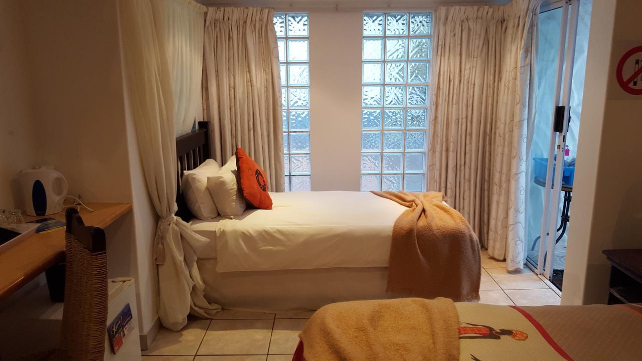 Old N New Bed & Breakfast Umhlanga Rocks エクステリア 写真