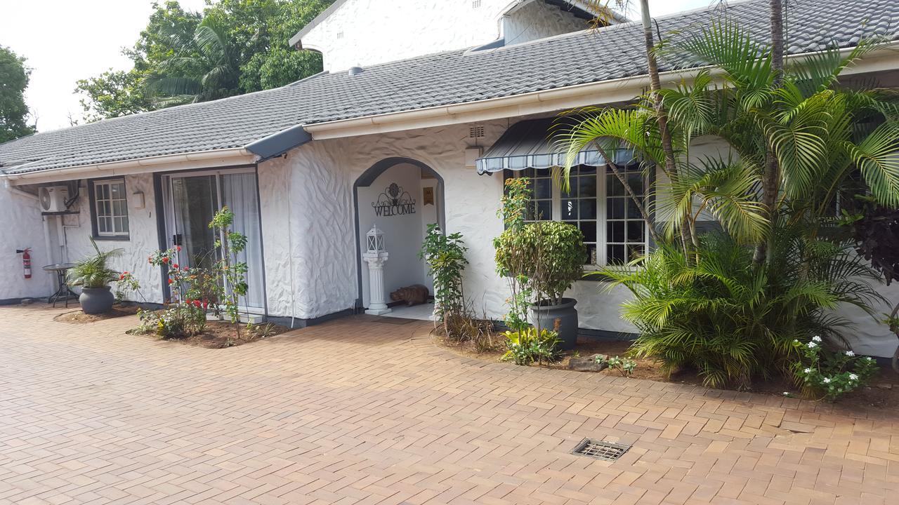 Old N New Bed & Breakfast Umhlanga Rocks エクステリア 写真